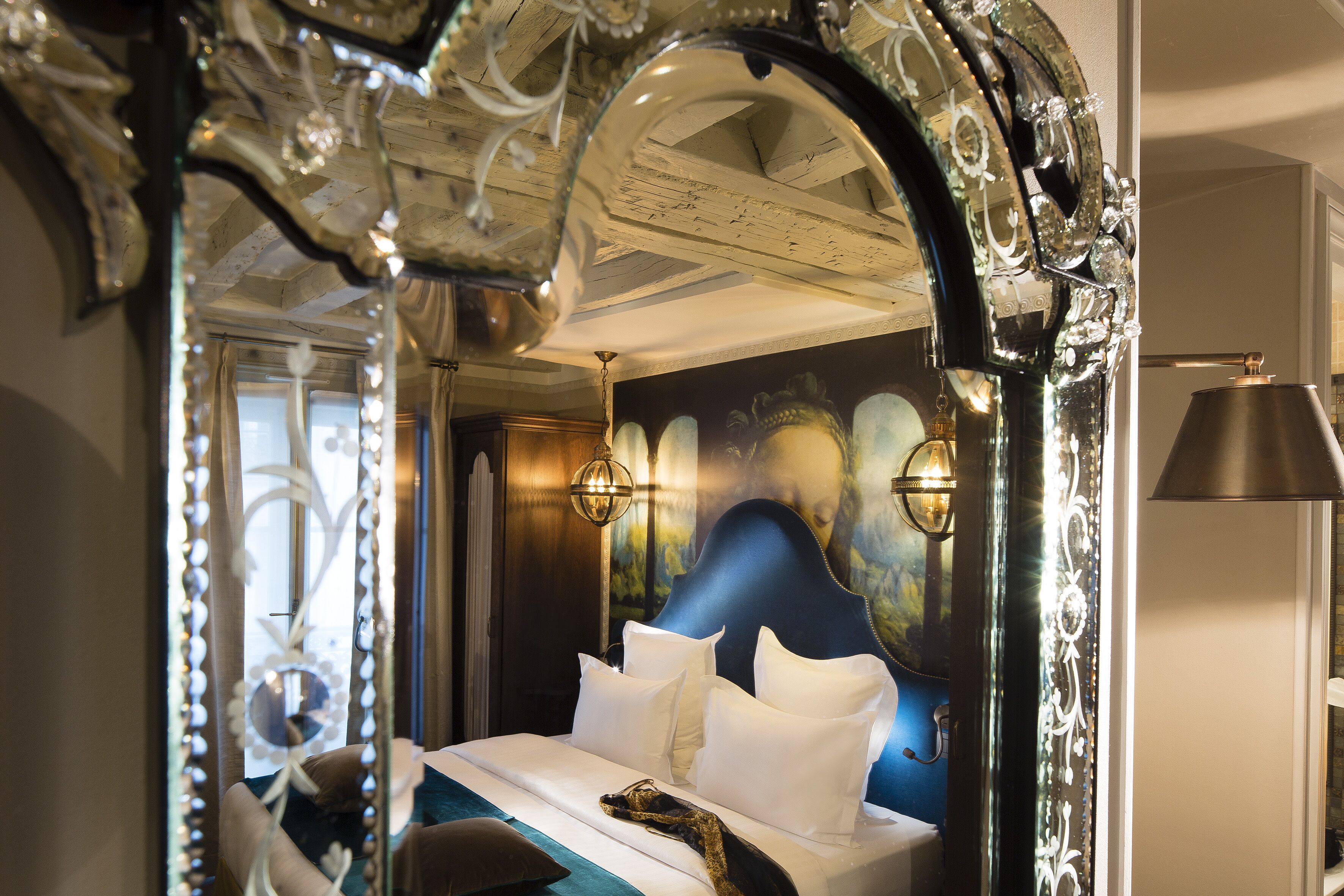 premium bedding, pillow-top beds, minibar, in-room safe