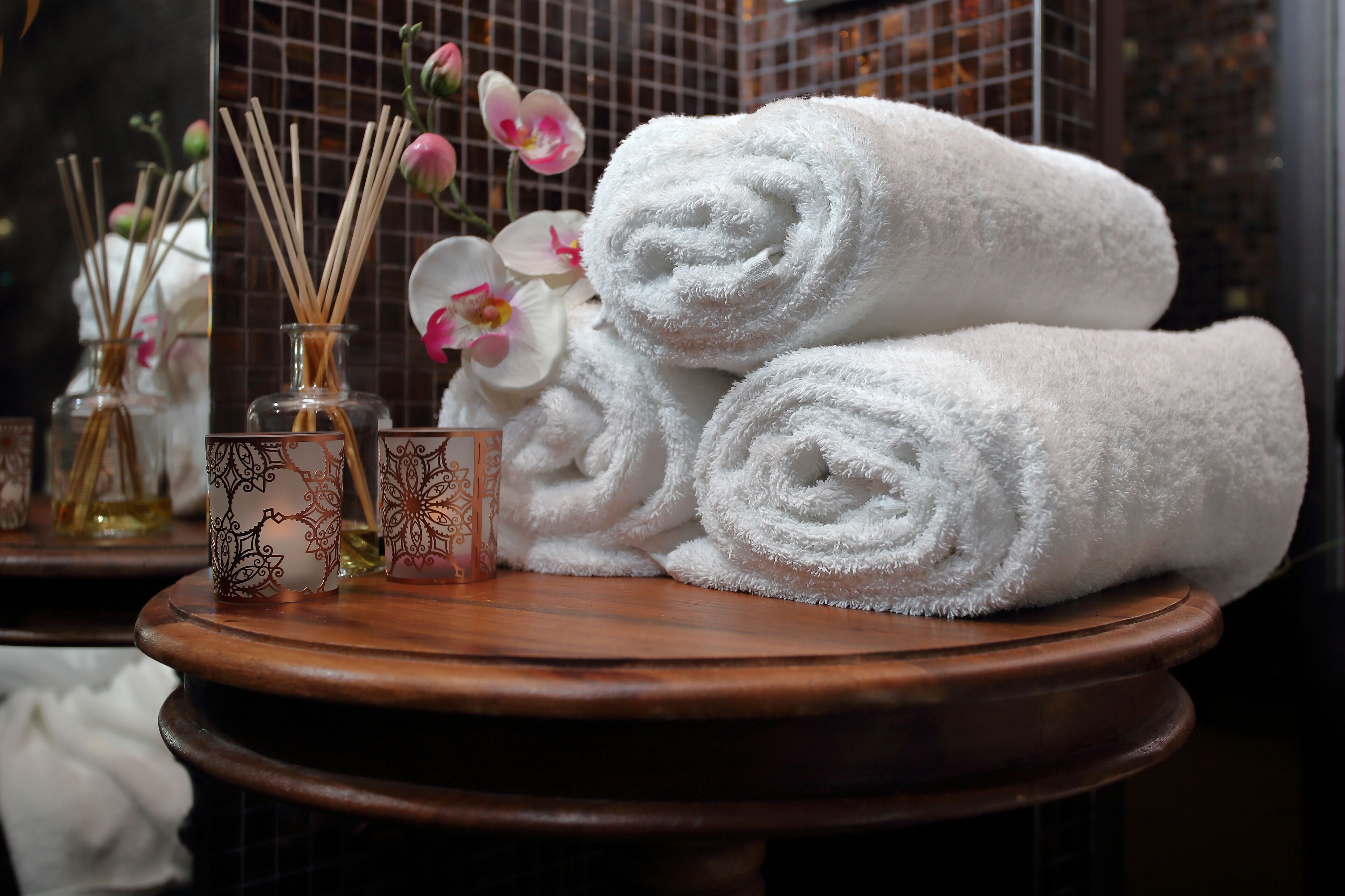 body treatments, aromatherapy, deep-tissue massages, facials