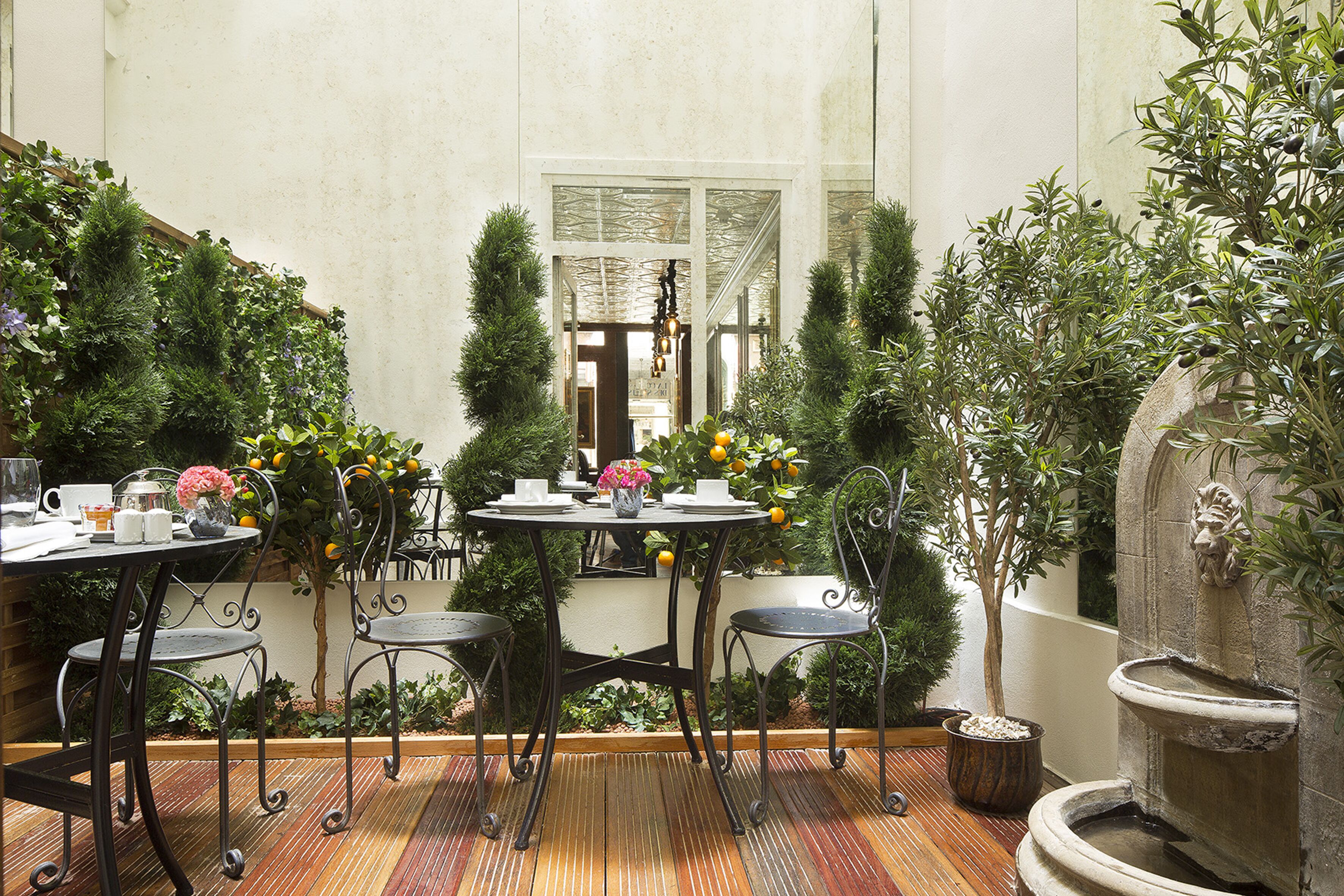 daily continental breakfast (eur 22 per person)