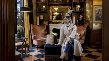 Coin salon dans le hall