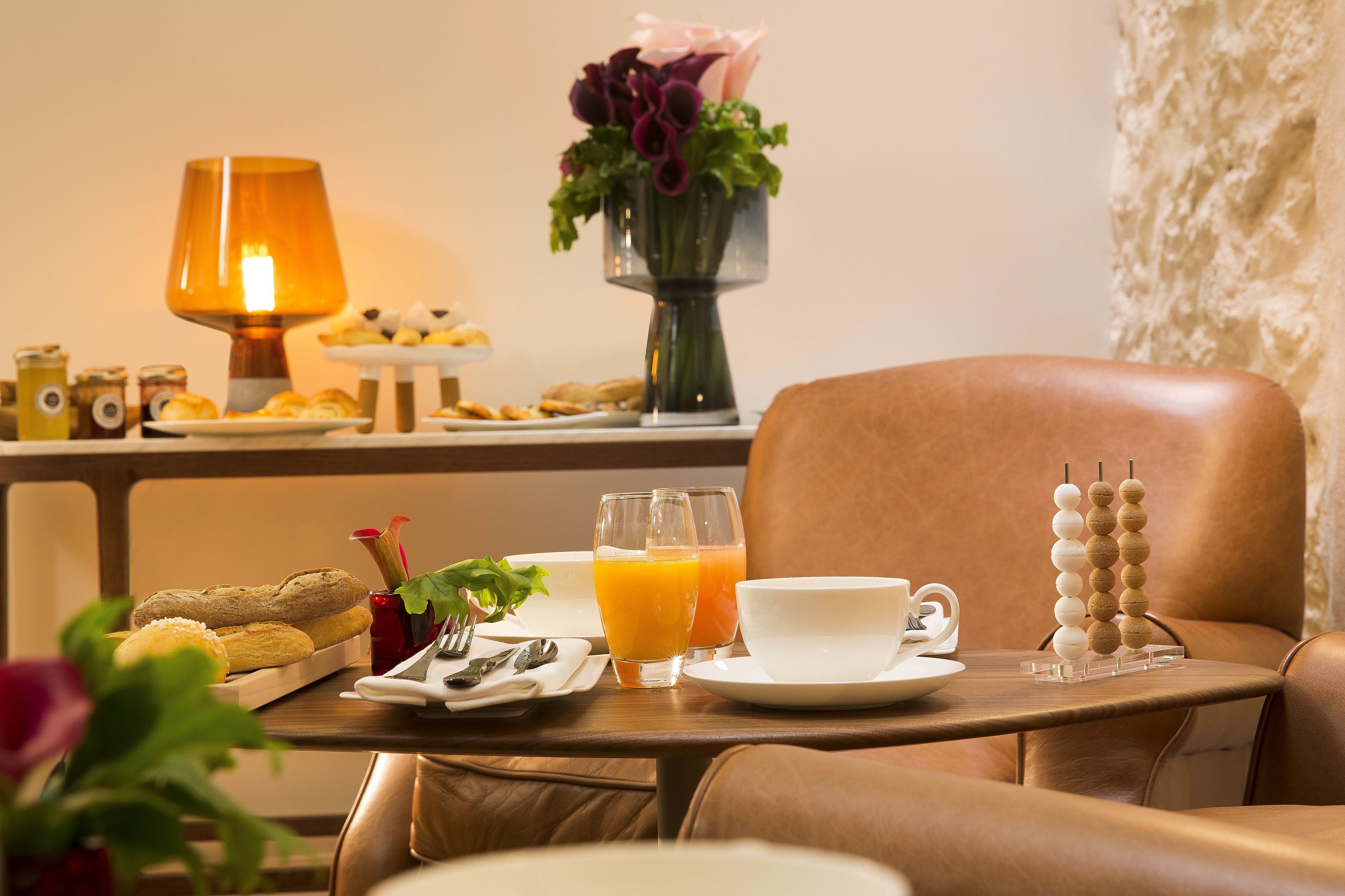 daily cooked-to-order breakfast for a fee