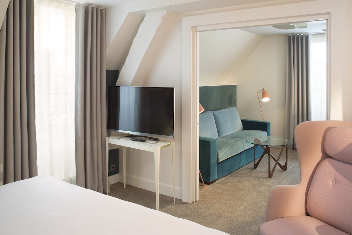 Ropa de cama de alta calidad, minibar, caja fuerte