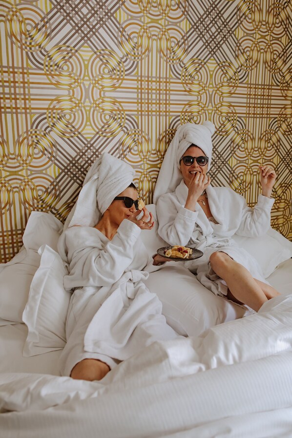 Suite | Seprai premium, minibar, brankas, dan kedap suara