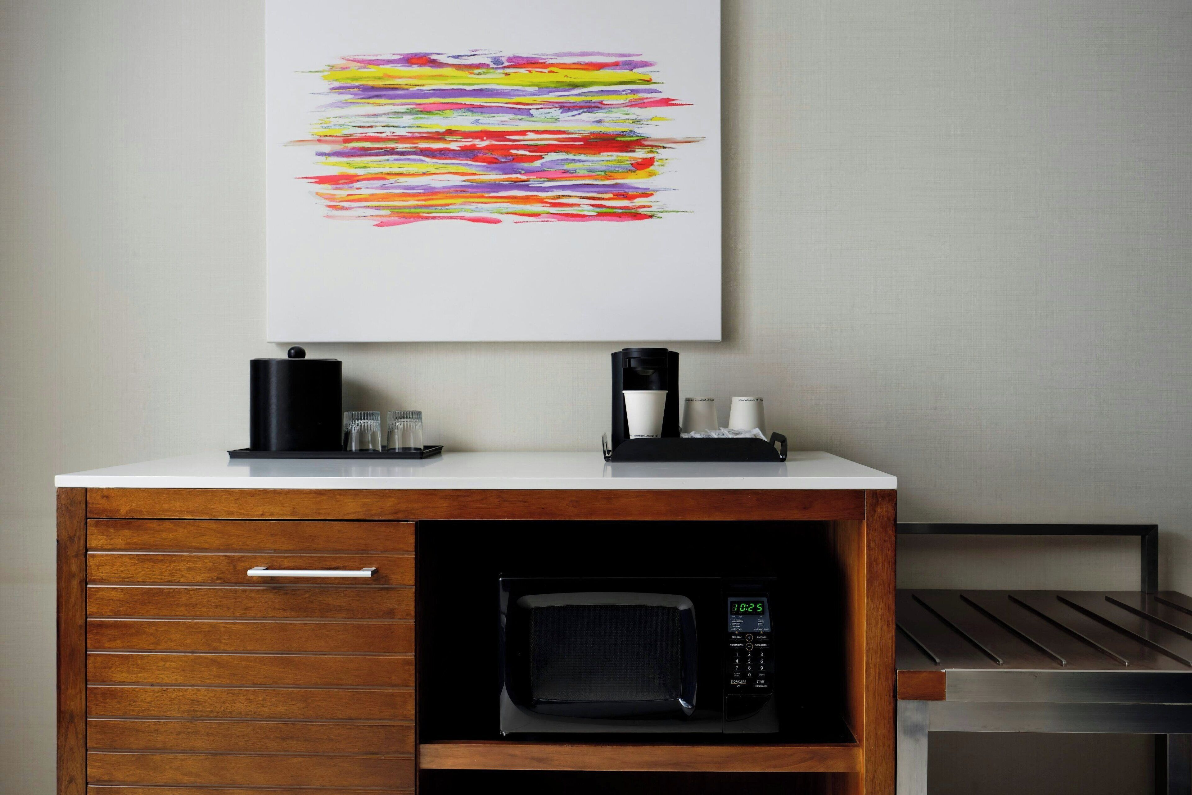 suite, 1 bedroom | desk, blackout curtains, iron/ironing board, free wifi