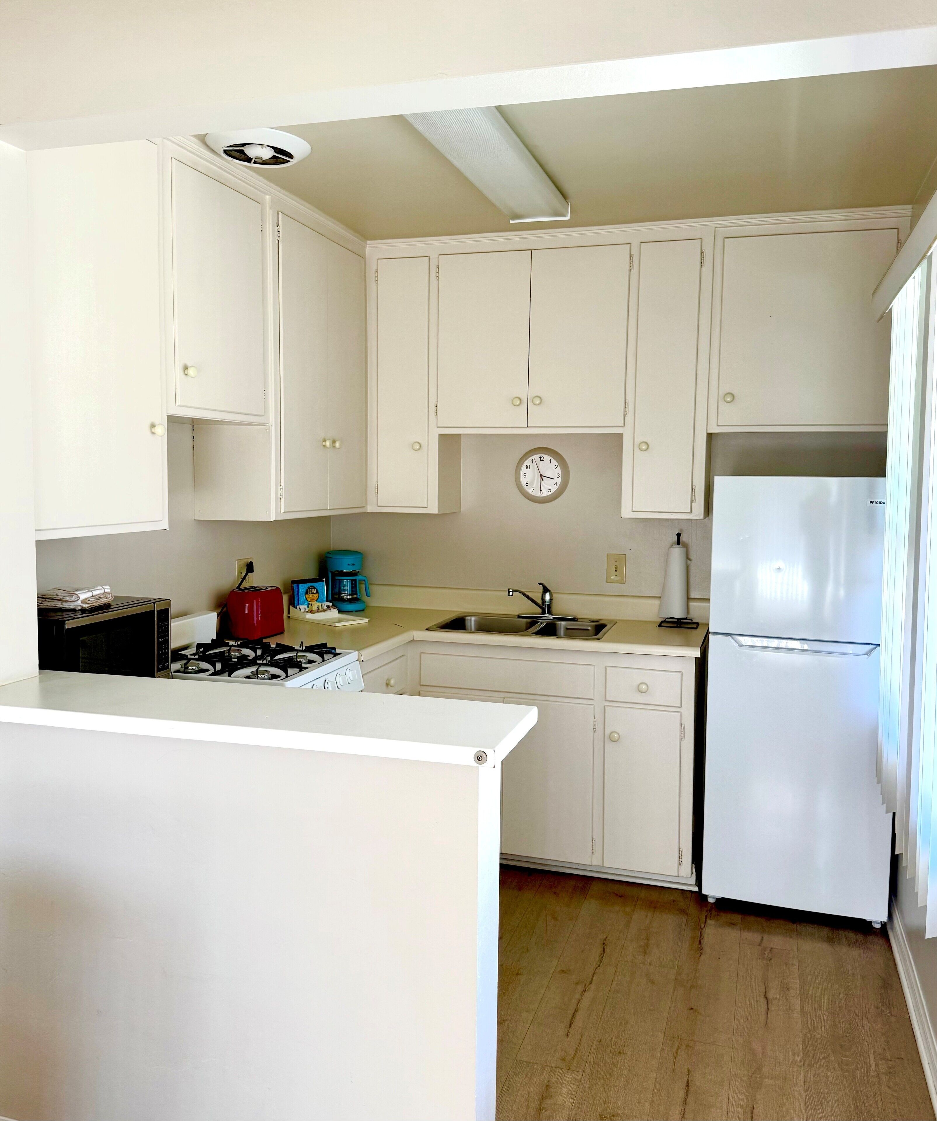 Suite, 2 Bedrooms (King & 2 Twin Beds) | Private kitchen