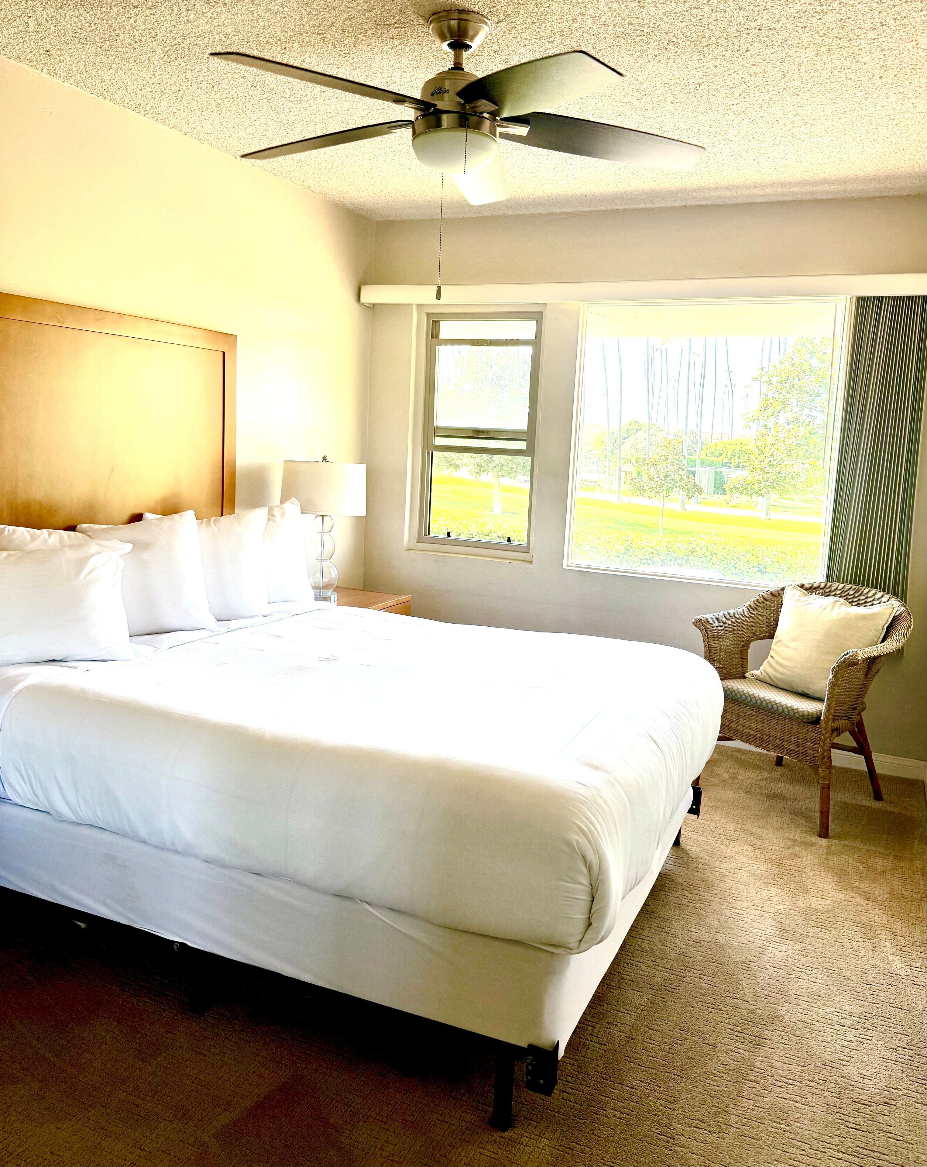 Suite, 2 soverom (King & Queen Beds) | 1 soverom, strykejern/-brett, wi-fi (inkludert) og sengetøy