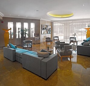 Lobby-lounge