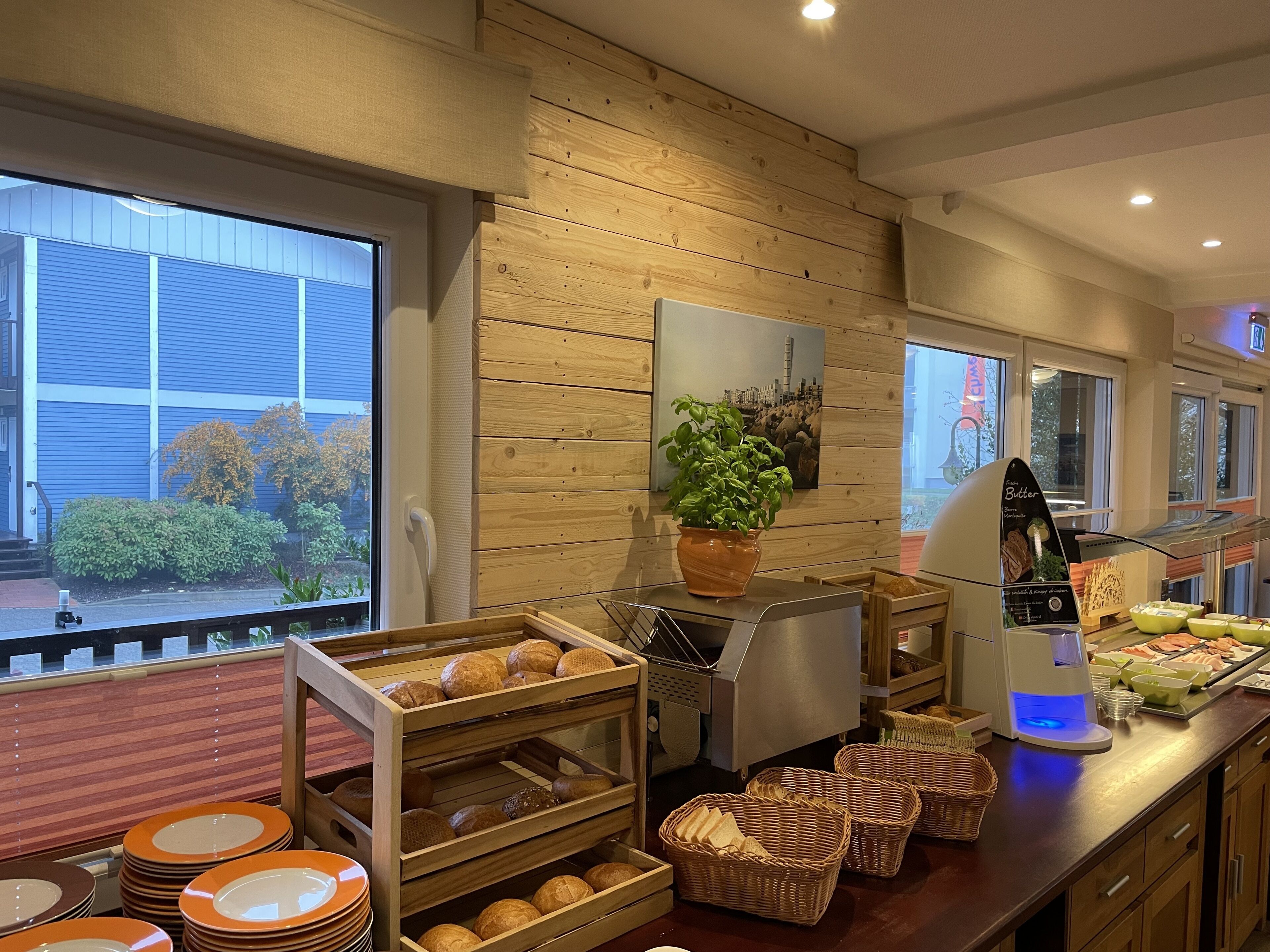 Petit déjeuner buffet (8 EUR par personne)