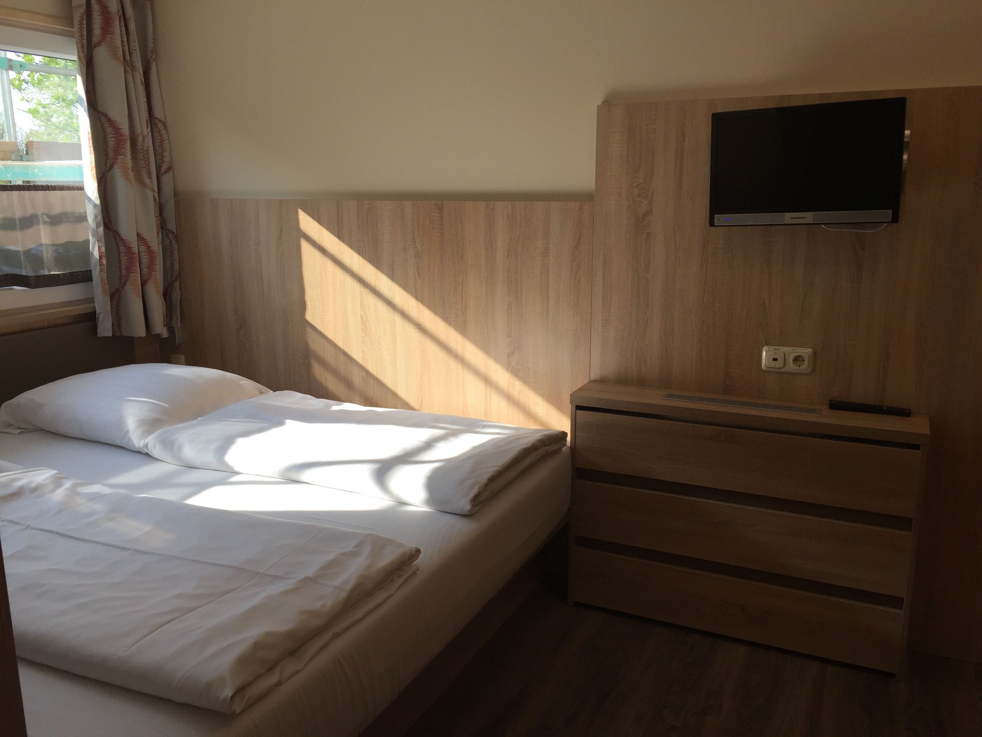 family room | free wifi, bed sheets