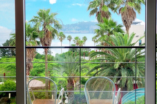 Deluxe Room, 1 Queen Bed, Ocean View | Premium bedding, down comforters, desk, laptop workspace