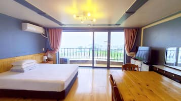 Deluxe Room, 1 Bedroom, Non Smoking | Individually decorated, individually furnished, desk, blackout drapes