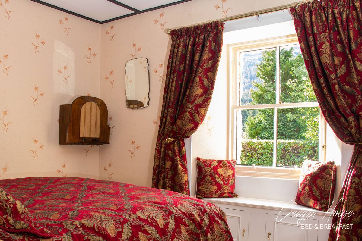 Doppelzimmer, Erdgeschoss (Pine Room) | Individuell eingerichtet, Bügeleisen/Bügelbrett, kostenloses WLAN