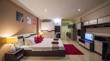Artículos del minibar gratis, escritorio, cunas gratuitas y camas extra