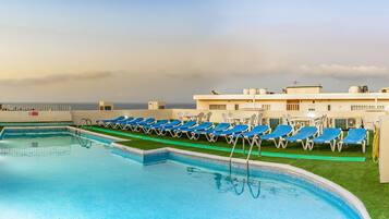 Outdoor pool, pool umbrellas, sun loungers