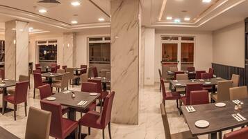 Free daily English breakfast