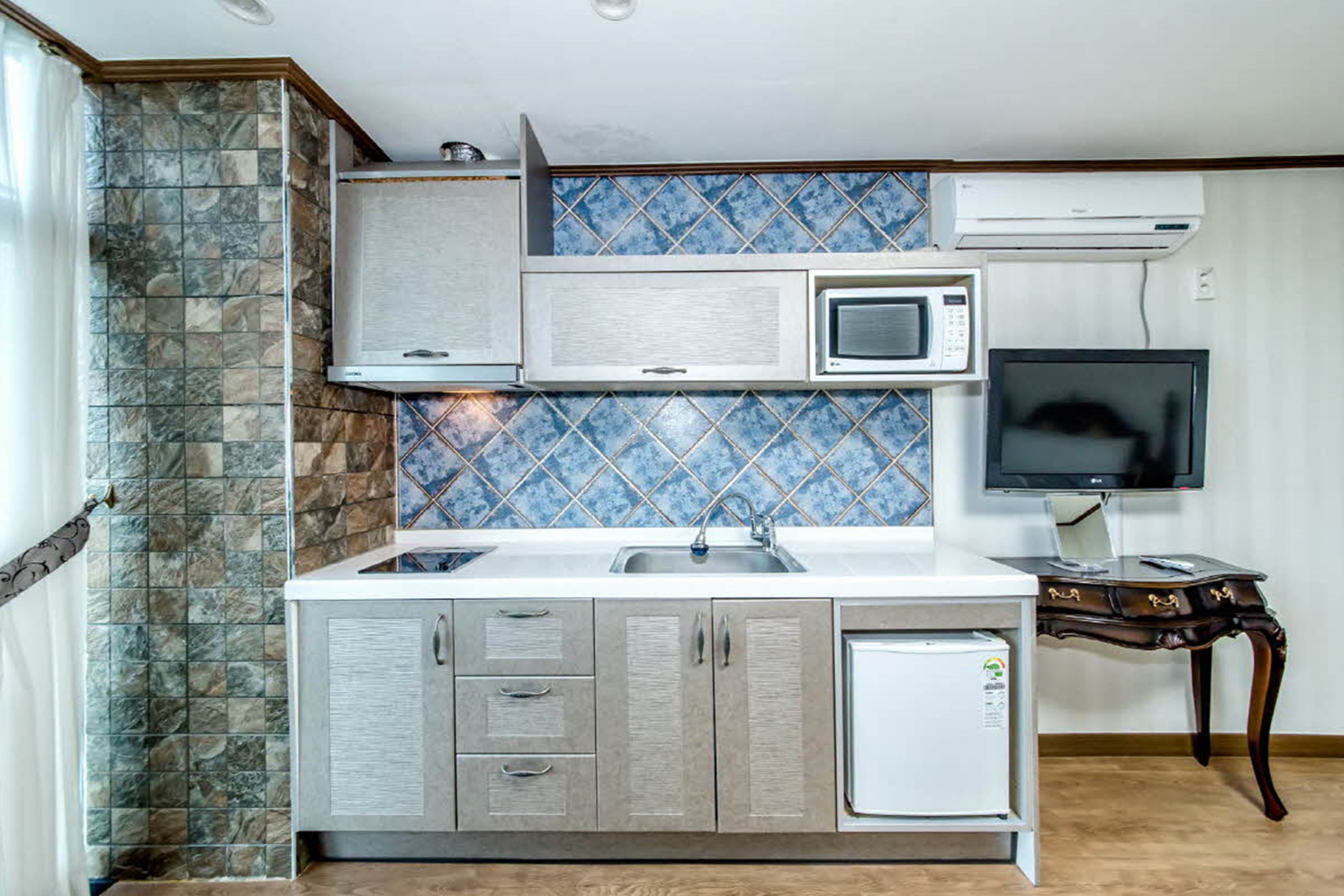 double room, microwave, ocean view | tempur-pedic beds, in-room safe, blackout curtains, soundproofing