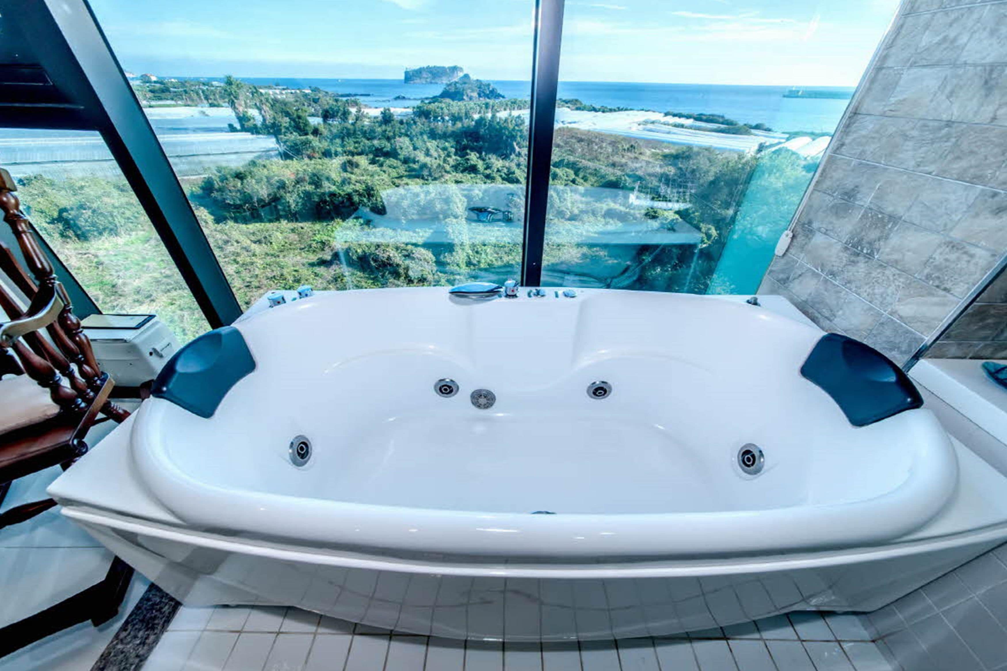 room, jetted tub, ocean view | tempur-pedic beds, in-room safe, blackout curtains, soundproofing