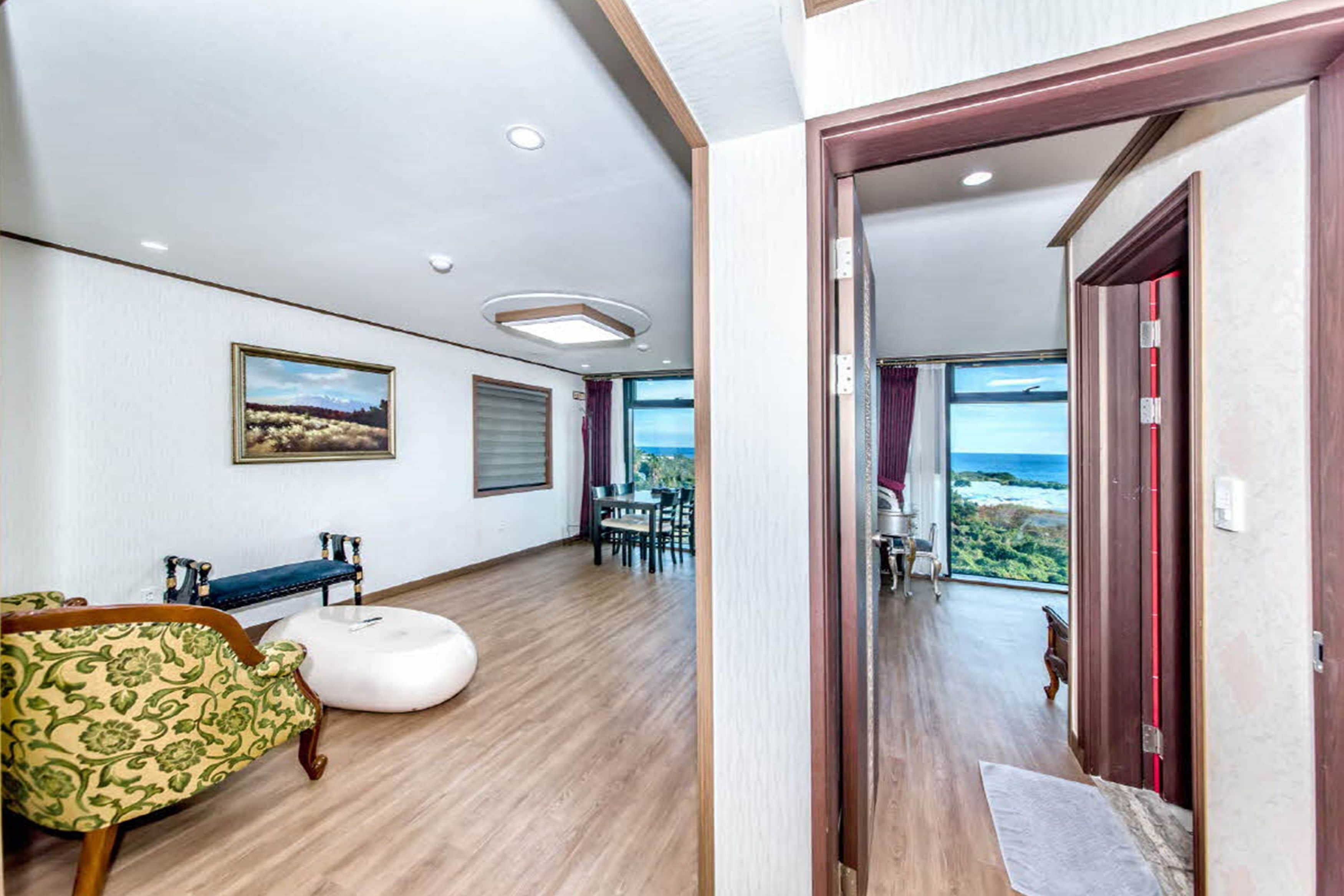 royal suite, 2 bedrooms, 2 bathrooms, ocean view | tempur-pedic beds, in-room safe, blackout curtains, soundproofing