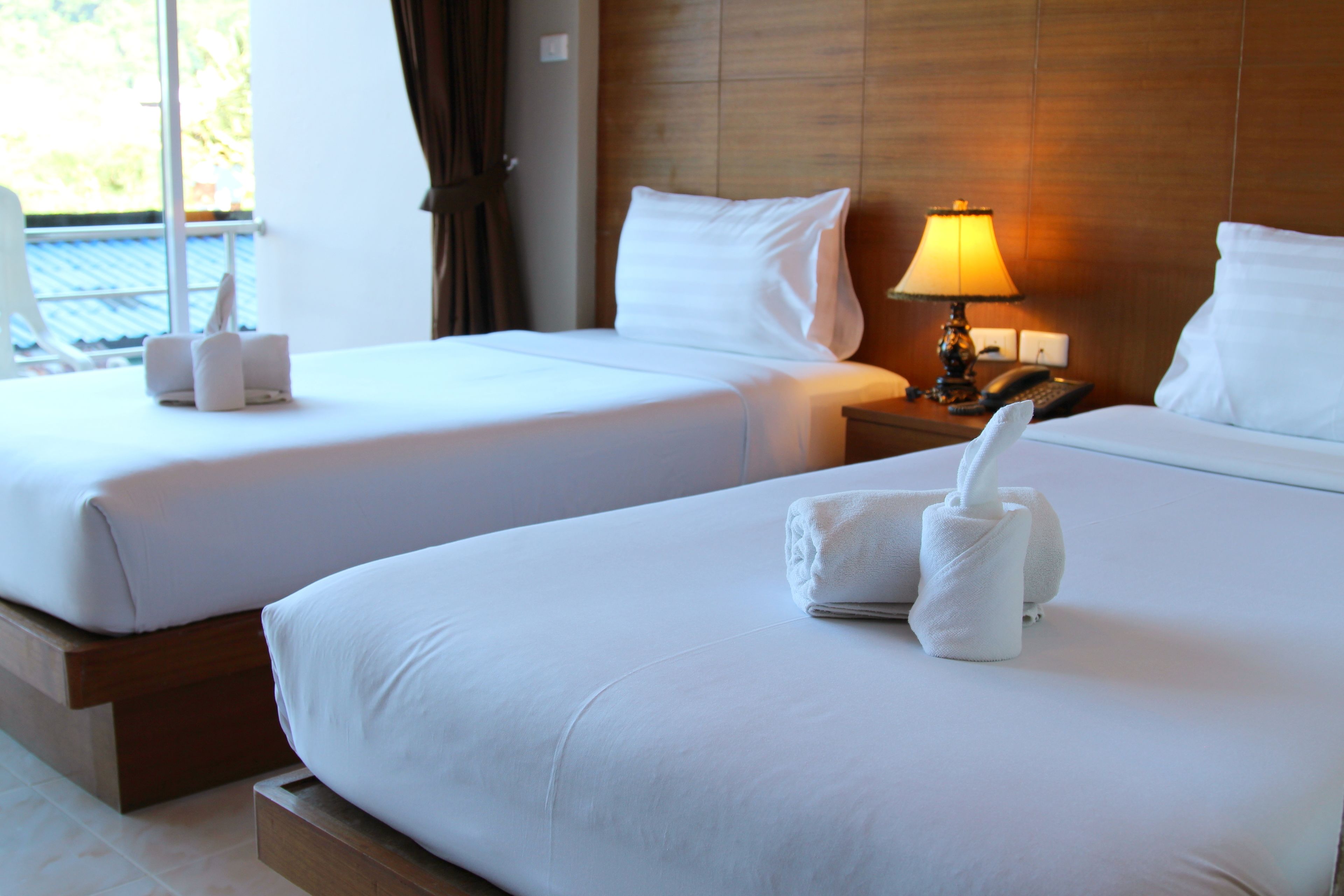 standard twin room | minibar, in-room safe, desk, laptop workspace