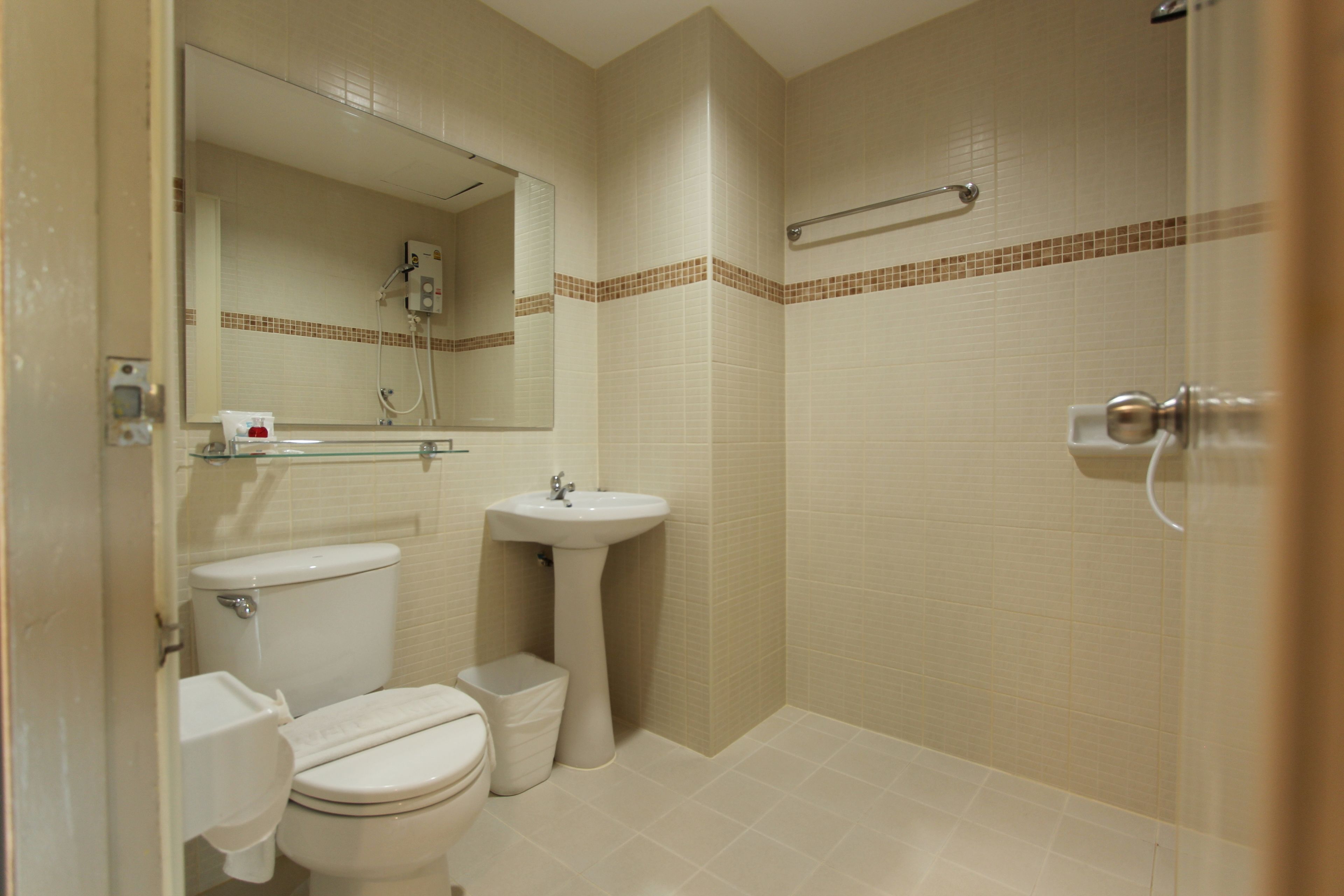 shower, free toiletries, hair dryer, towels