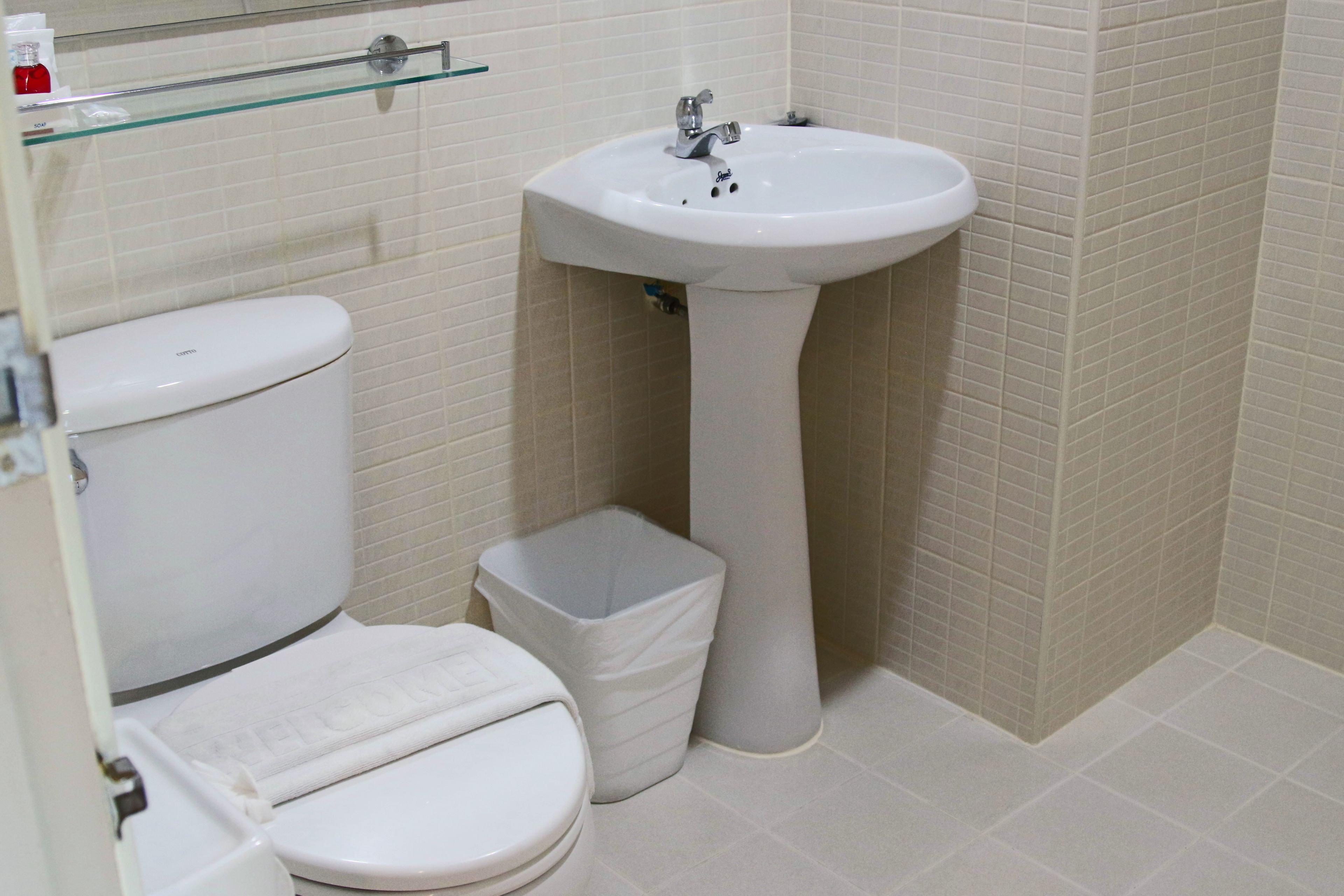 deluxe double room, 1 king bed, balcony | bathroom | shower, free toiletries, hair dryer, towels