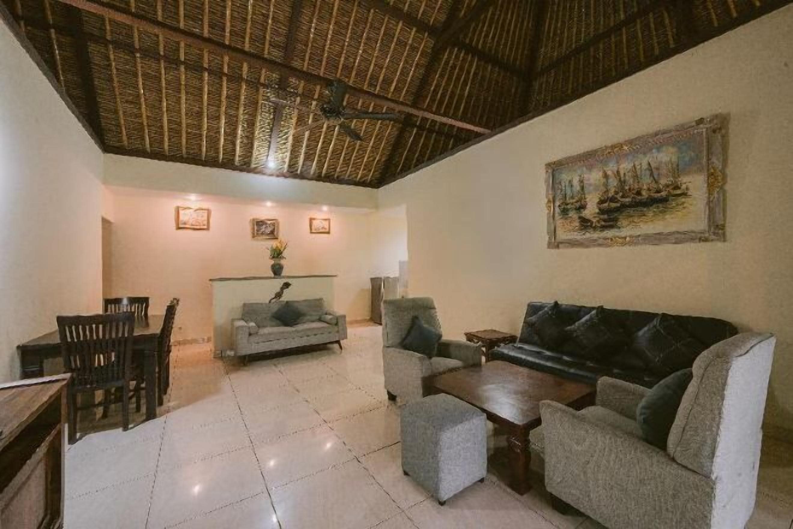 Coin séjour | Télévision à écran plat de 32 pouces avec chaînes par câble, télévision