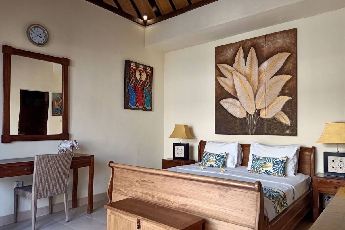 Skrivbord, strykjärn/strykbräda, gratis wi-fi och sängkläder