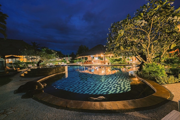 Outdoor pool, pool umbrellas, sun loungers