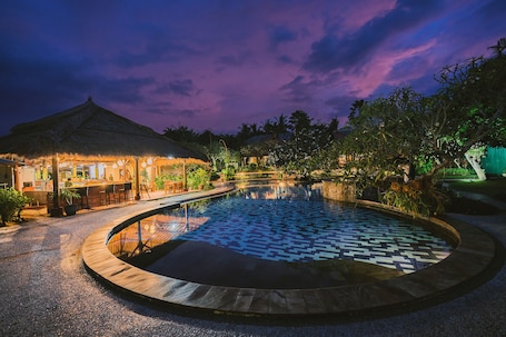 Outdoor pool, pool umbrellas, sun loungers