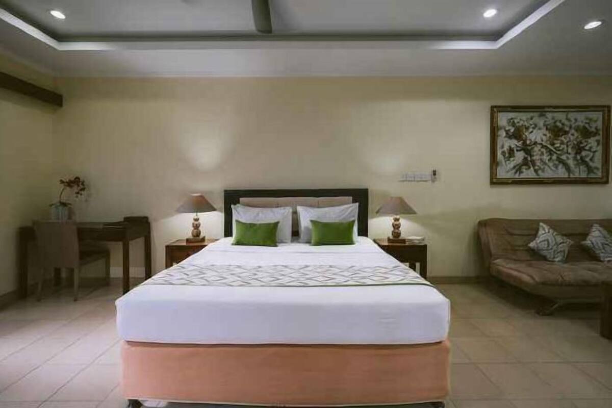 Desk, iron/ironing board, free WiFi, bed sheets