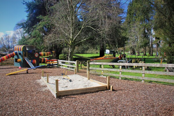 Área de juegos infantiles al aire libre