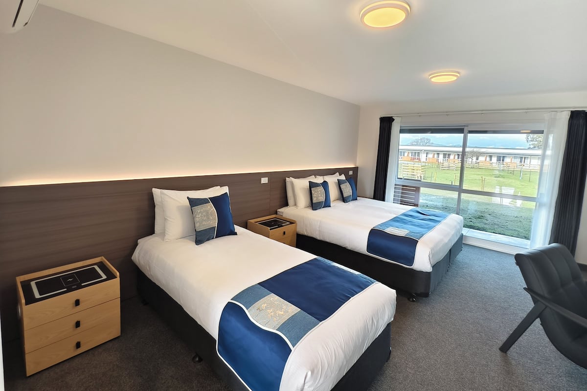 In-room safe, desk, laptop workspace, soundproofing