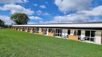 Deluxe appartement, 2 slaapkamers, uitzicht op tuin | Terras