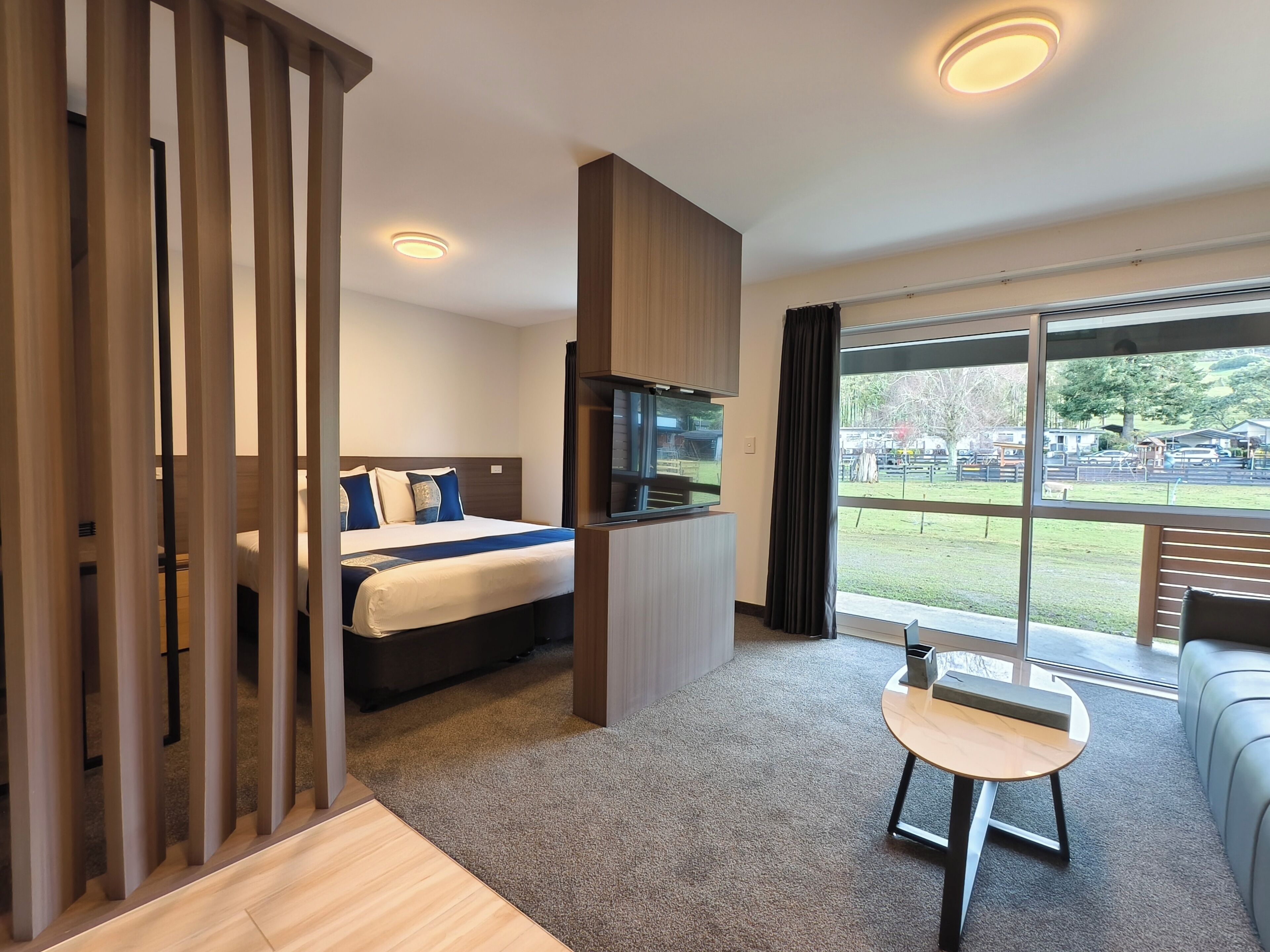 Deluxe-Apartment, 2 Schlafzimmer, Gartenblick | Zimmersafe, Schreibtisch, laptopgeeigneter Arbeitsplatz