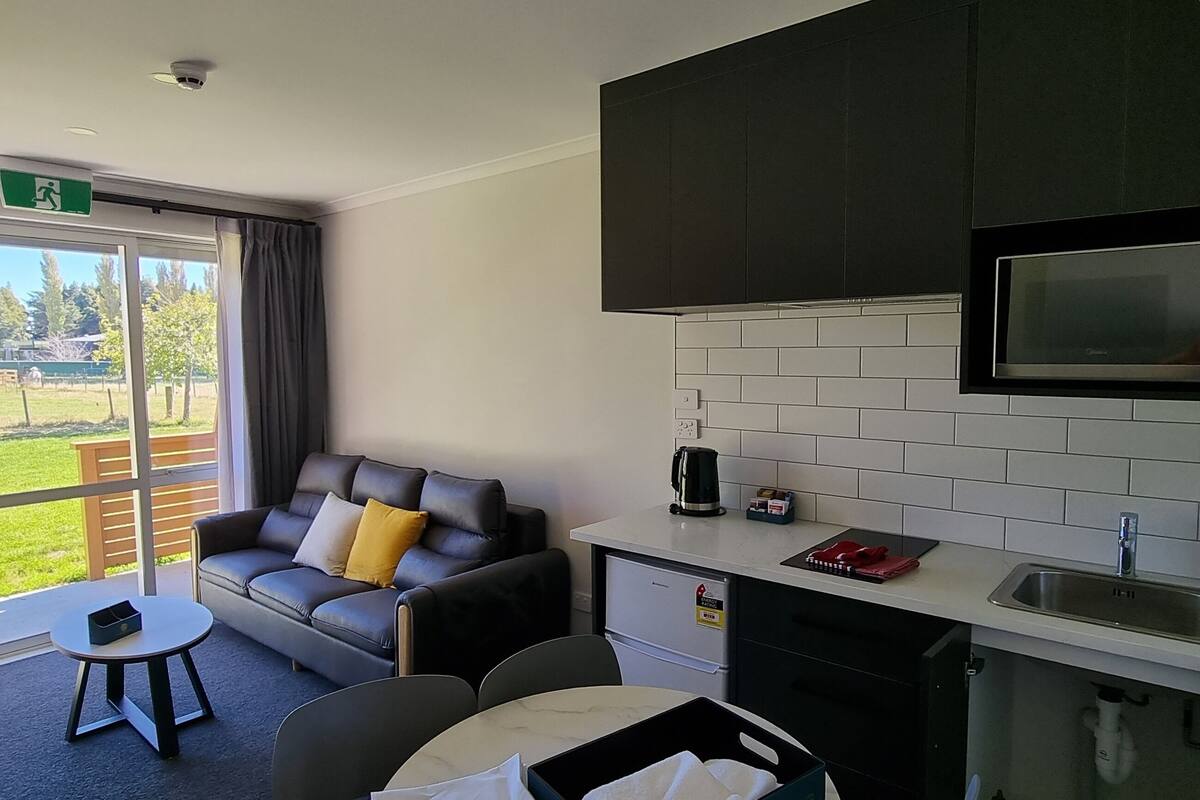 Deluxe Family Room with Spa Bath | In-room safe, desk, laptop workspace, soundproofing