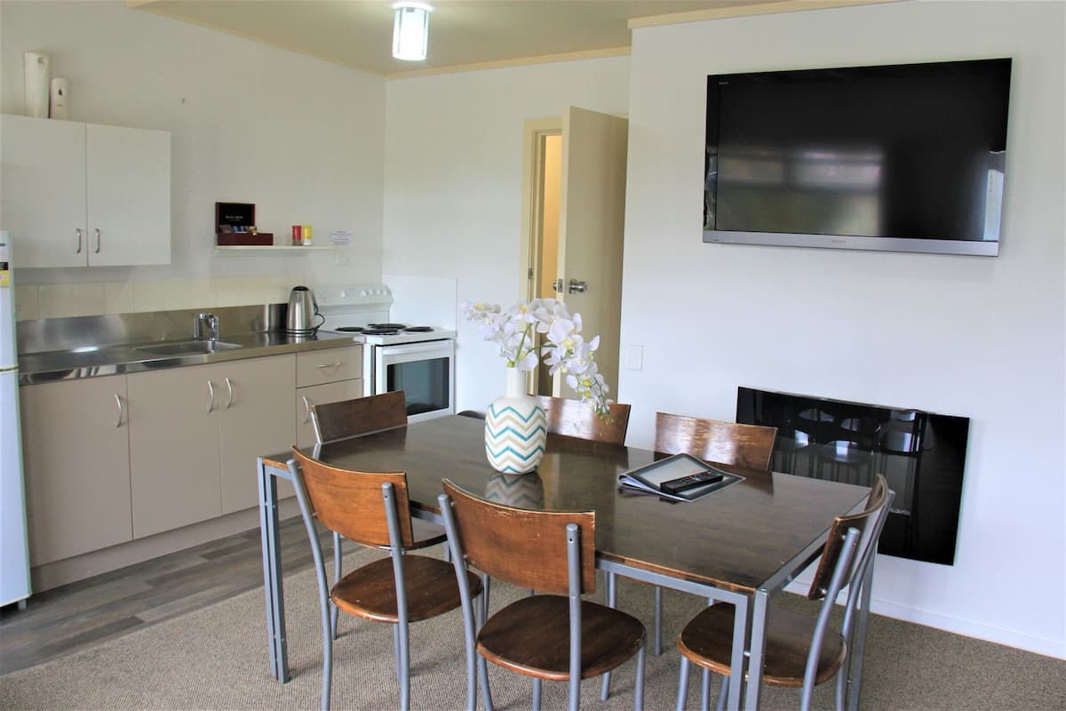Large 2 Bedrooms Apartment | Private kitchen