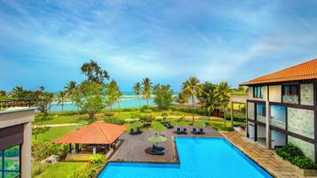3 outdoor pools, open 9:00 AM to 7:00 PM, pool umbrellas, sun loungers