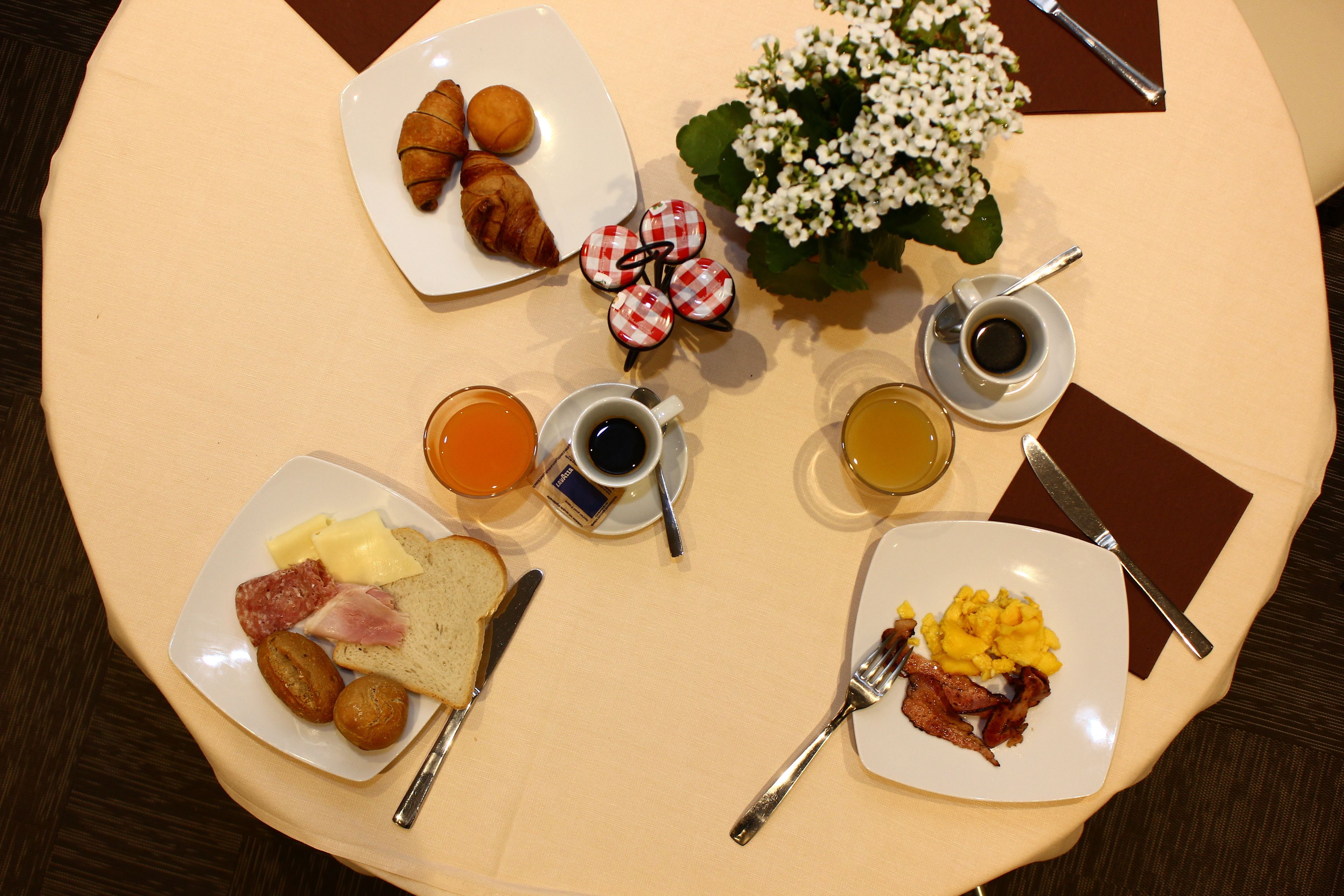 daily continental breakfast (eur 13.50 per person)