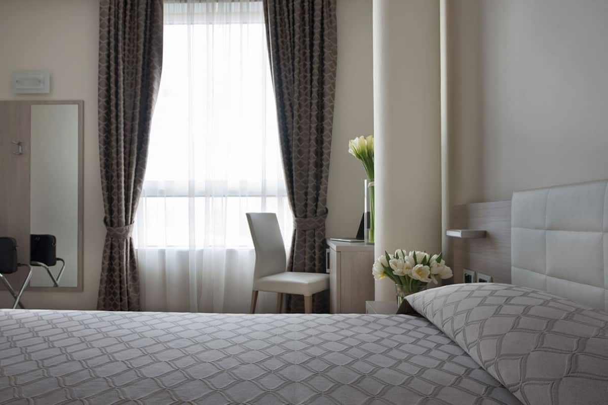 minibar, in-room safe, desk, soundproofing