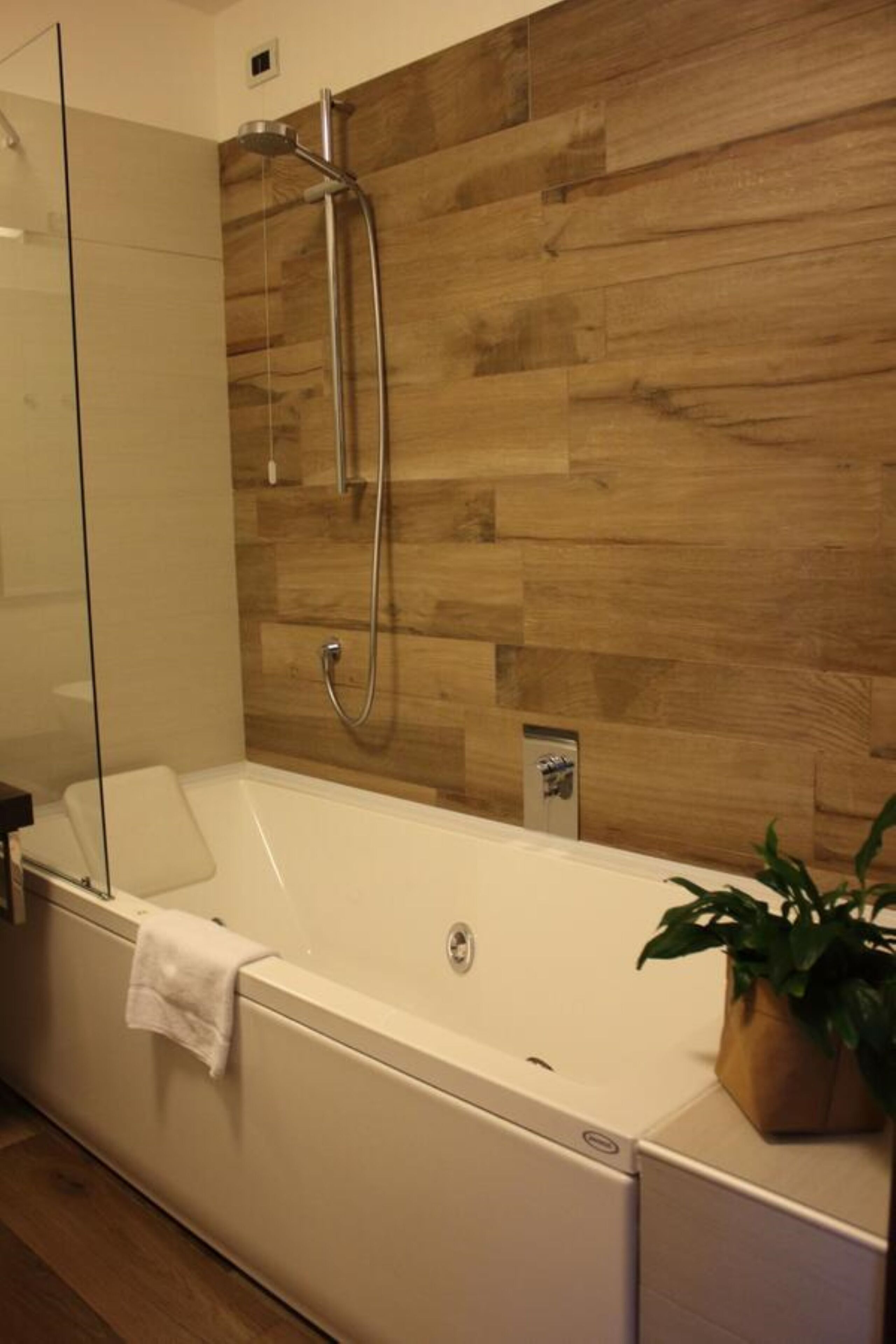 suite (2 people) | bathroom | hair dryer, bidet, towels