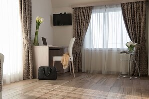 Minibar, coffres-forts dans les chambres, bureau, chambres insonorisées