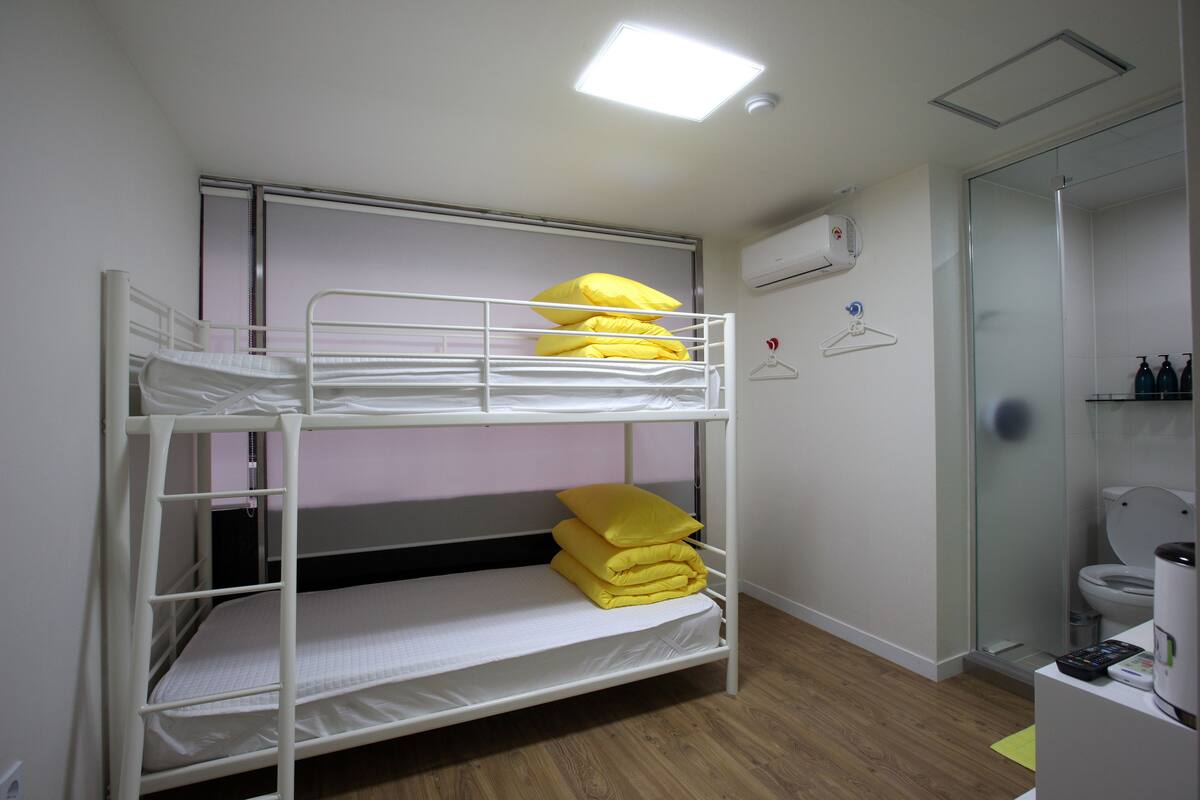 Economy Twin Room | Down duvets, blackout curtains, soundproofing, free WiFi
