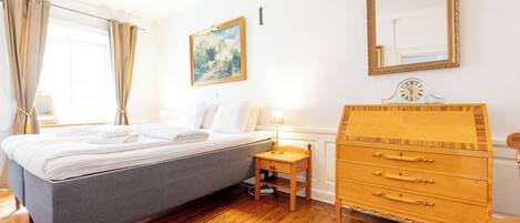 Superior Apartment, 1 Bedroom, City View | Iron/ironing board, cribs (surcharge), WiFi (free), bed sheets