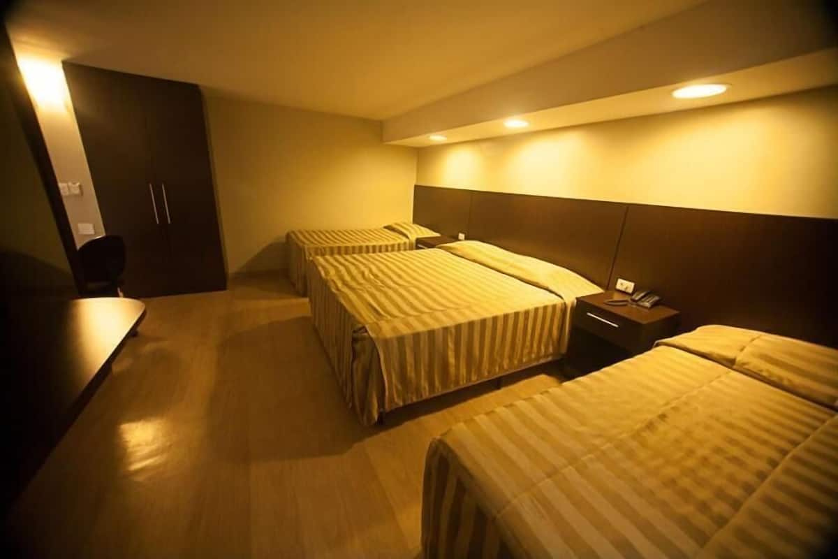 Minibar, in-room safe, desk, free WiFi