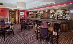 Serves lunch and dinner - Atholl Hotel (Aberdeen)