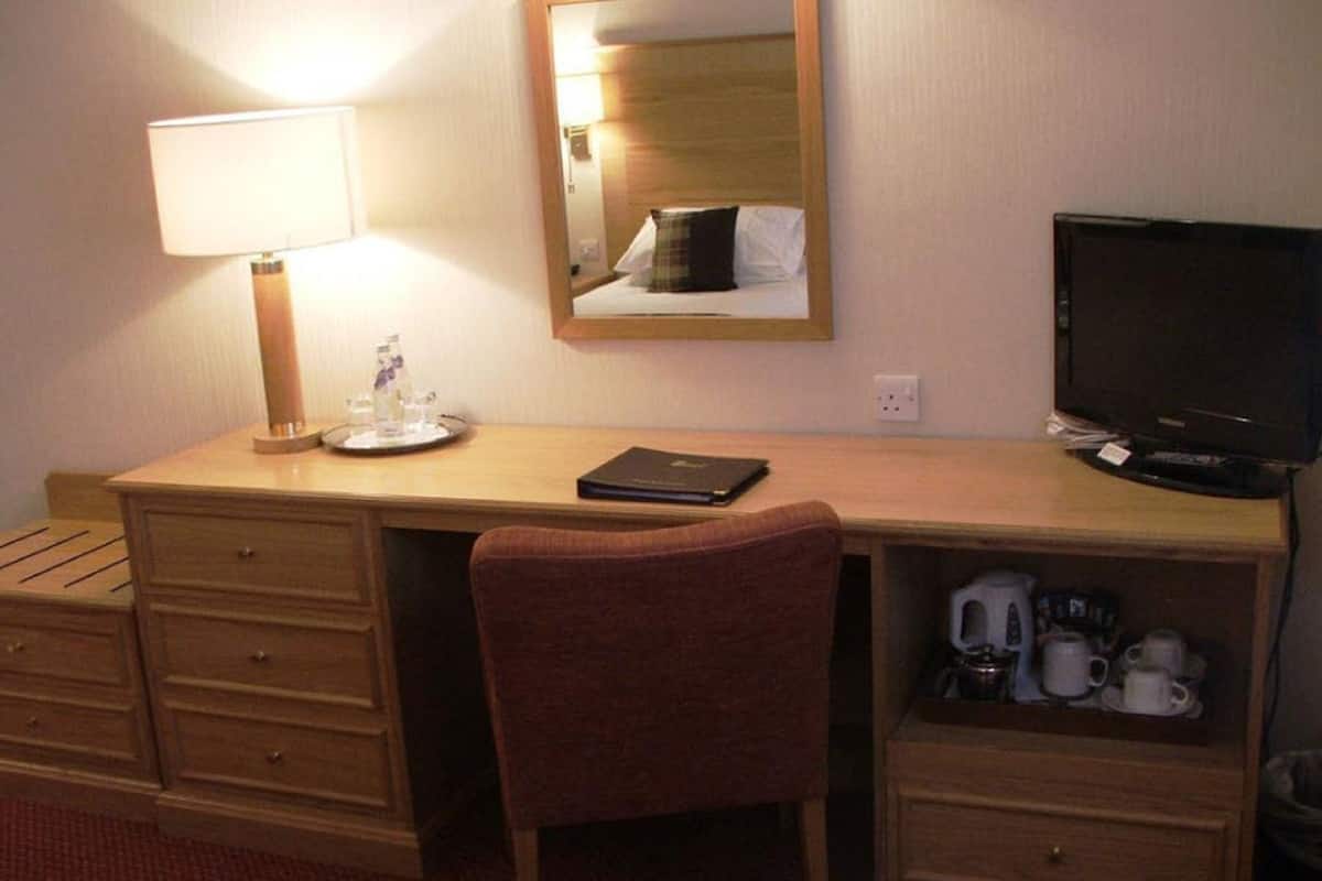 premium bedding, desk, free cots/infant beds, rollaway beds