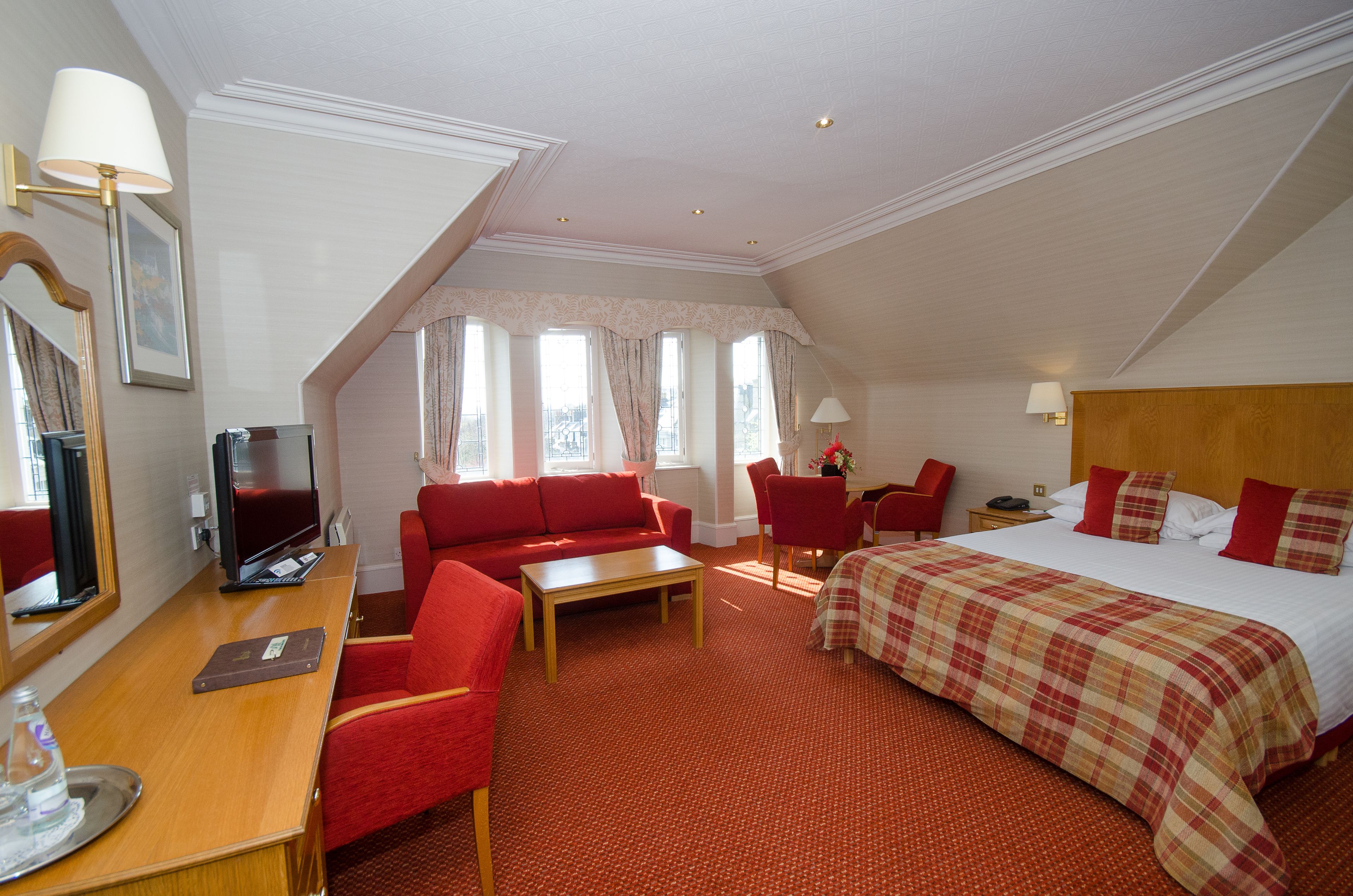 premium bedding, desk, free cots/infant beds, rollaway beds