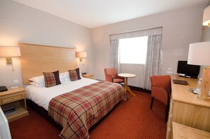 Premium bedding, desk, free WiFi, bed sheets - Atholl Hotel (Aberdeen)