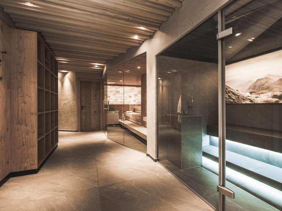 Un sauna, baño turco, masajes de tejido profundo, masajes deportivos