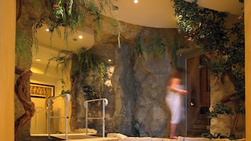 Sauna, baño de vapor, masajes de tejido profundo y masajes deportivos